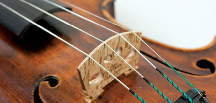 Picking-Violin-E-String-Pirastro-696x332.jpg