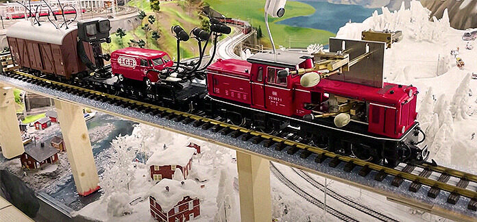MANIC MONDAY | World's Longest Melody Played by a Model Train - image attachment