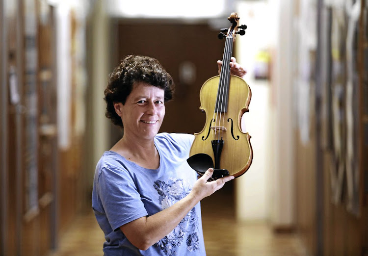 Stellenbosch University Professor Crafts 3/4 Violin from Wood of African Trees - image attachment
