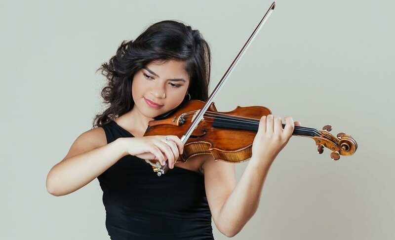 MANIC MONDAY | Violinist Dalina Ugarte Performs in “Miniatures — A Classic Discovery” - image attachment