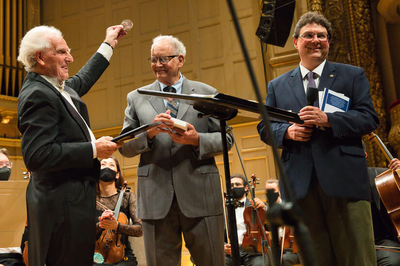 Benjamin Zander Receives Julio Kilyeni Medal of Honor - image attachment