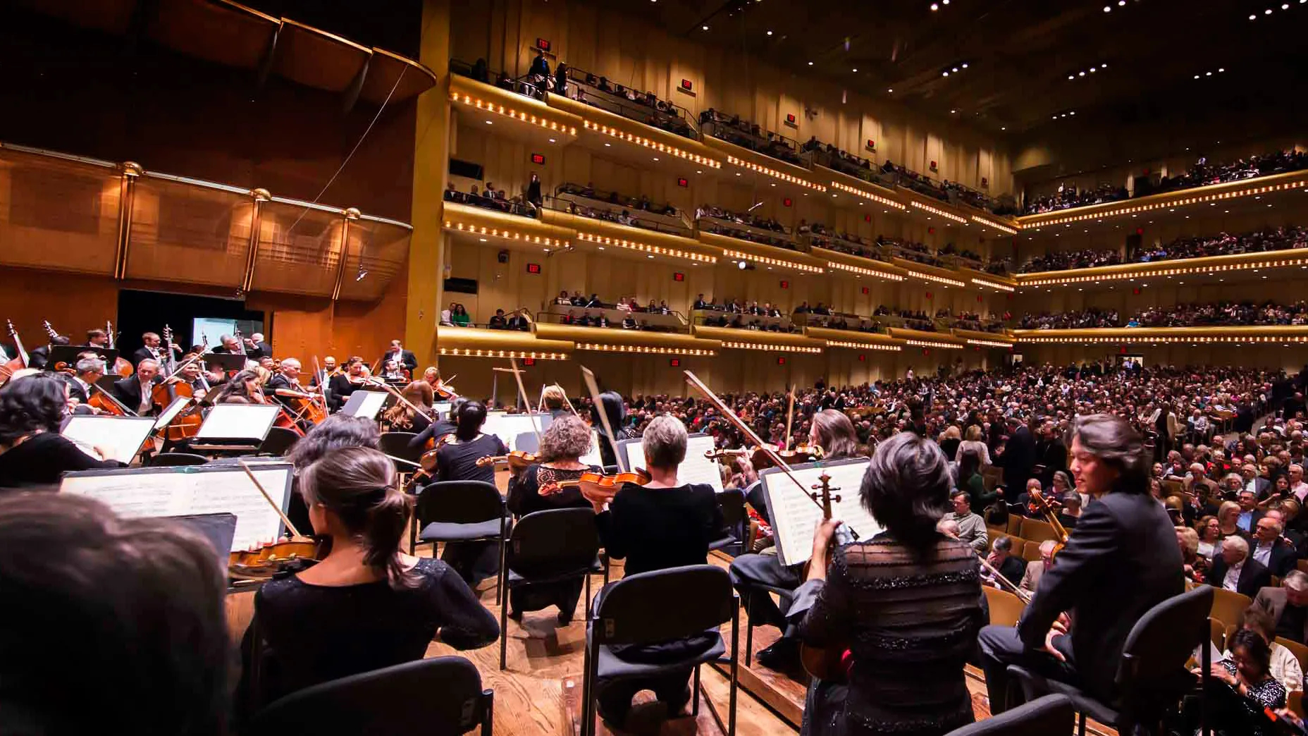 New York Philharmonic Musicians Ratify New Contract 