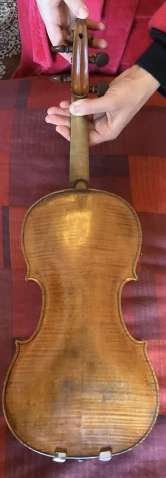 Stolen Instrument —> 1740 Carcassi violin and bows