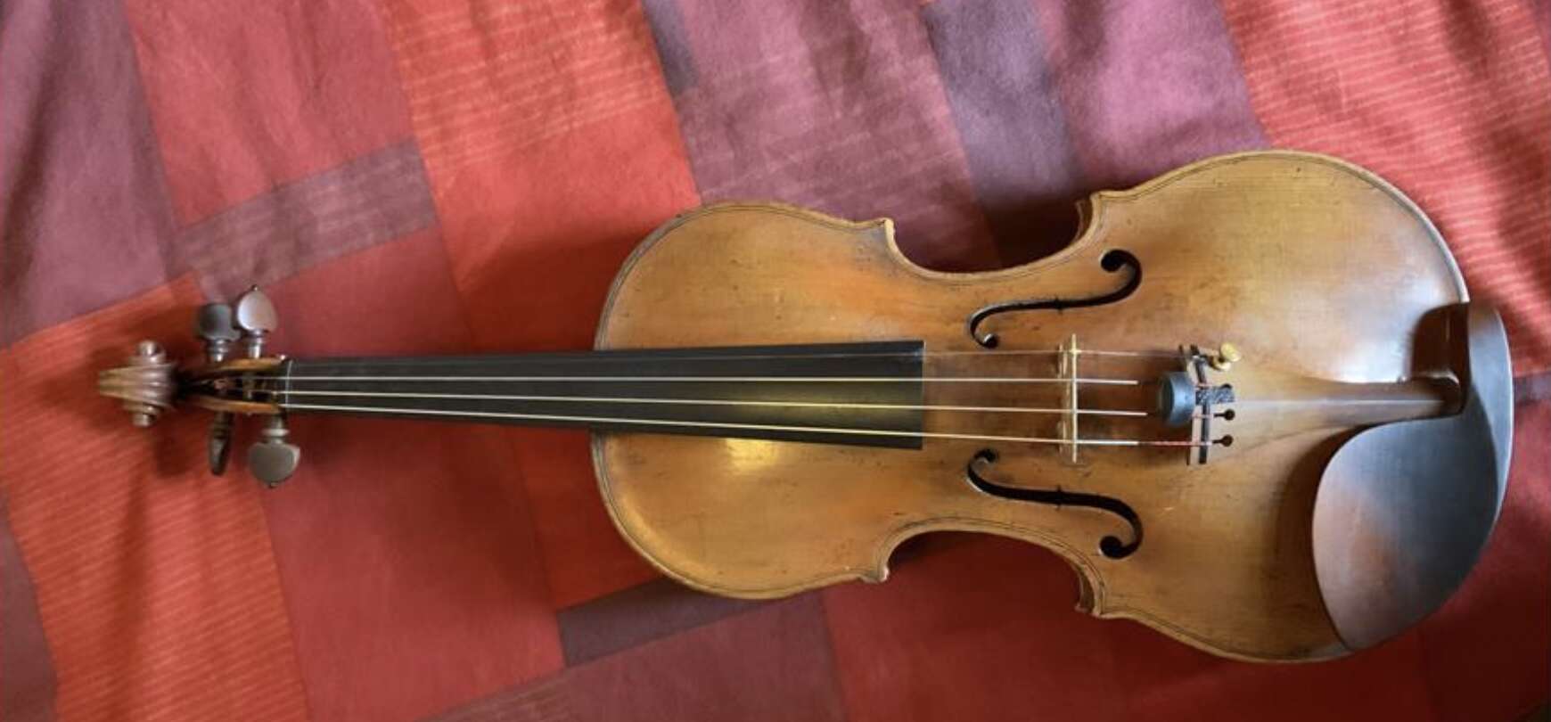 Stolen Instrument —> 1740 Carcassi violin and bows